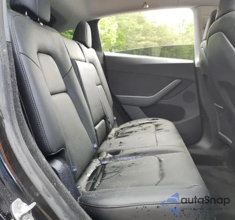 2025 Tesla Model Y из США, поврежденный, VIN 7SAYGDED3SA372244